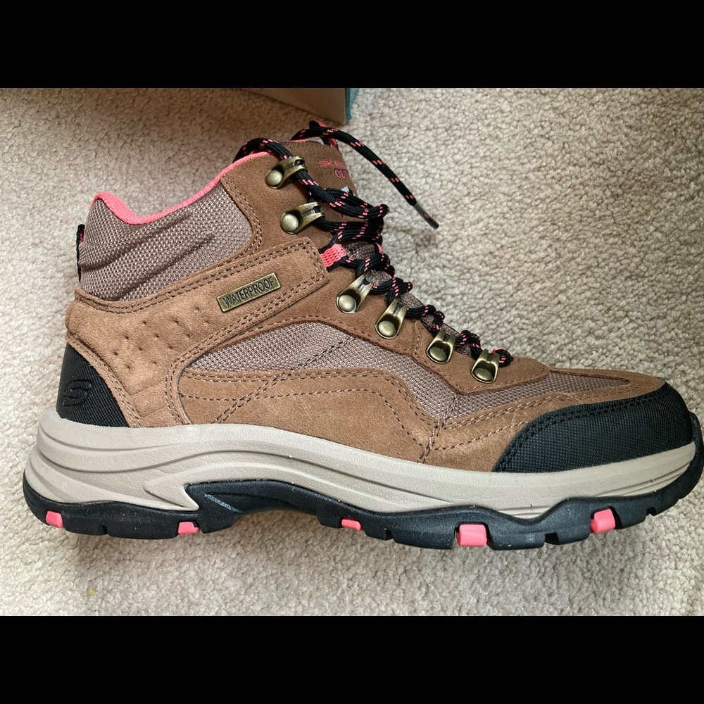 Women’s size 8.5 Skechers Hiking Boots.
